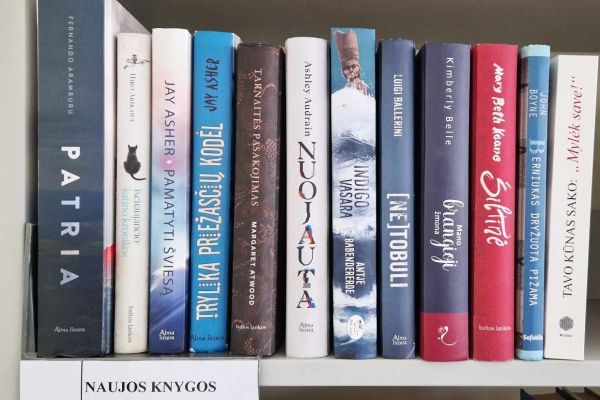 Naujų knygų lentyna bibliotekoje!